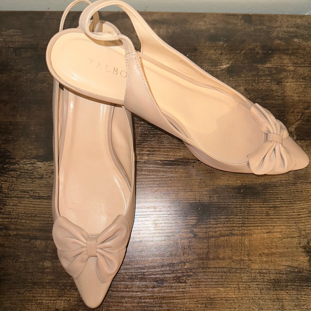 Talbots women’s low heel urban khaki with bow